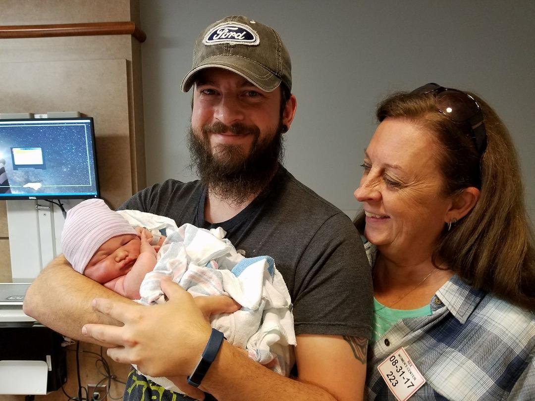 New Grandbaby... Evelyn Leigh Thompson arrived 9:23 am August 31st. She checked in at 8 lb 5 oz and 21". David and Jen have a healthy baby girl and all are doing well. Hope to get her home soon. Nana and Papa are very