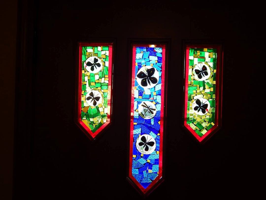 Another custom job for a friend's door. It uses mosaic glass combined with fused butterflies and dragonfly, courtesy of Glassworks by Kim