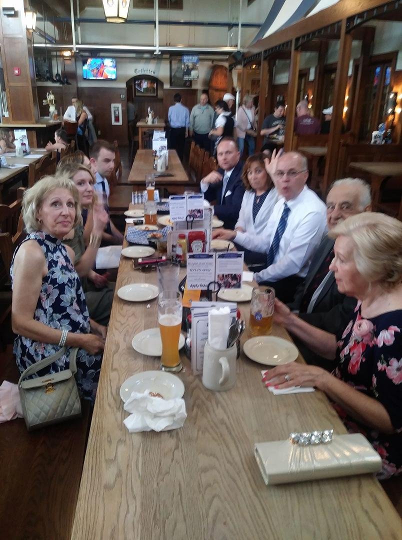 Drinking already at the Hofbrauhaus with family before wedding
