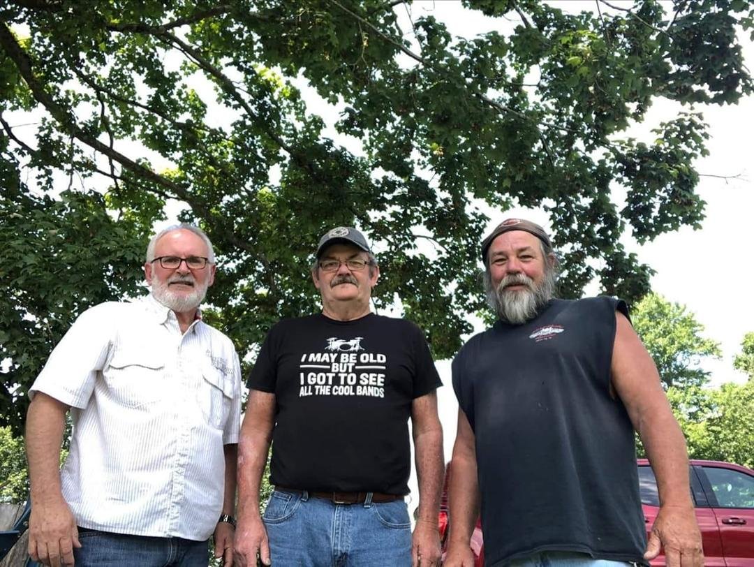 These guys are two of my childhood buddies...started in kindergarten. Butch Jackson and Eddie Cuddington. The things we did and went through! lmao!! History was made the other day. We hooked up for about 4 hours Thursday wi