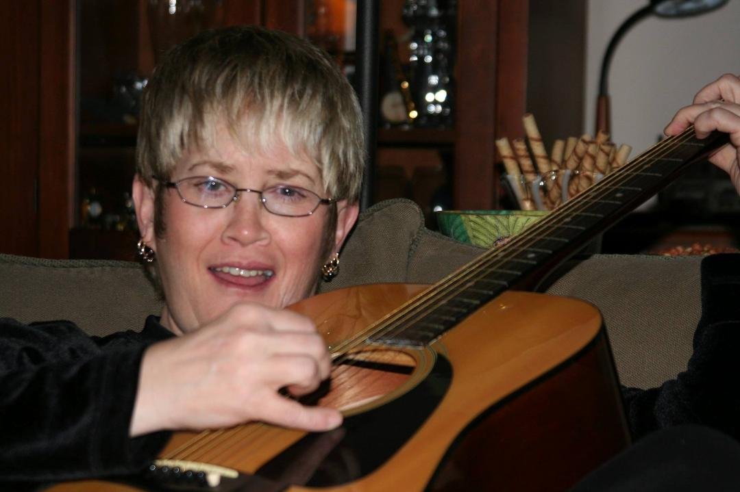 Throwback Thursday -- 2006, Christmas time in my living room. I remember this being a really pleasant evening. Those are those yummy cinnamon/chocolate sticks behind the guitar neck, love those!