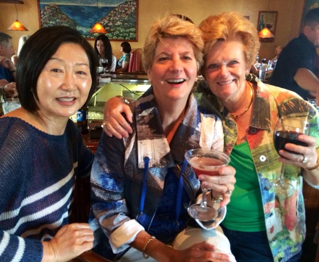 Ladies enjoying the Casa ambiance.