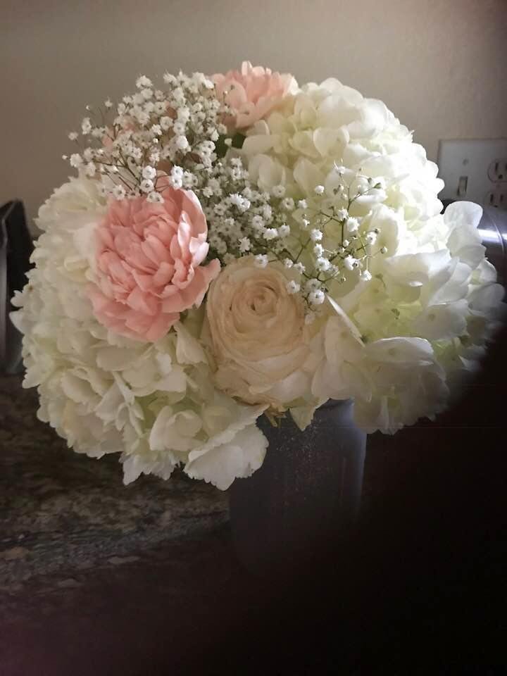 The arrangement on our table for JD & Miriyah’s Wedding 8/17/2018. Congrats & best wishes on their new Journey.😍❌⭕️❌⭕️
