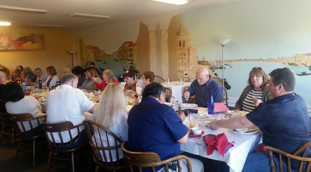 Having a great lunch with friends at Pompello's in Troutdale. Fred from LV, Nevada and Jordan from Texas doing the training.
