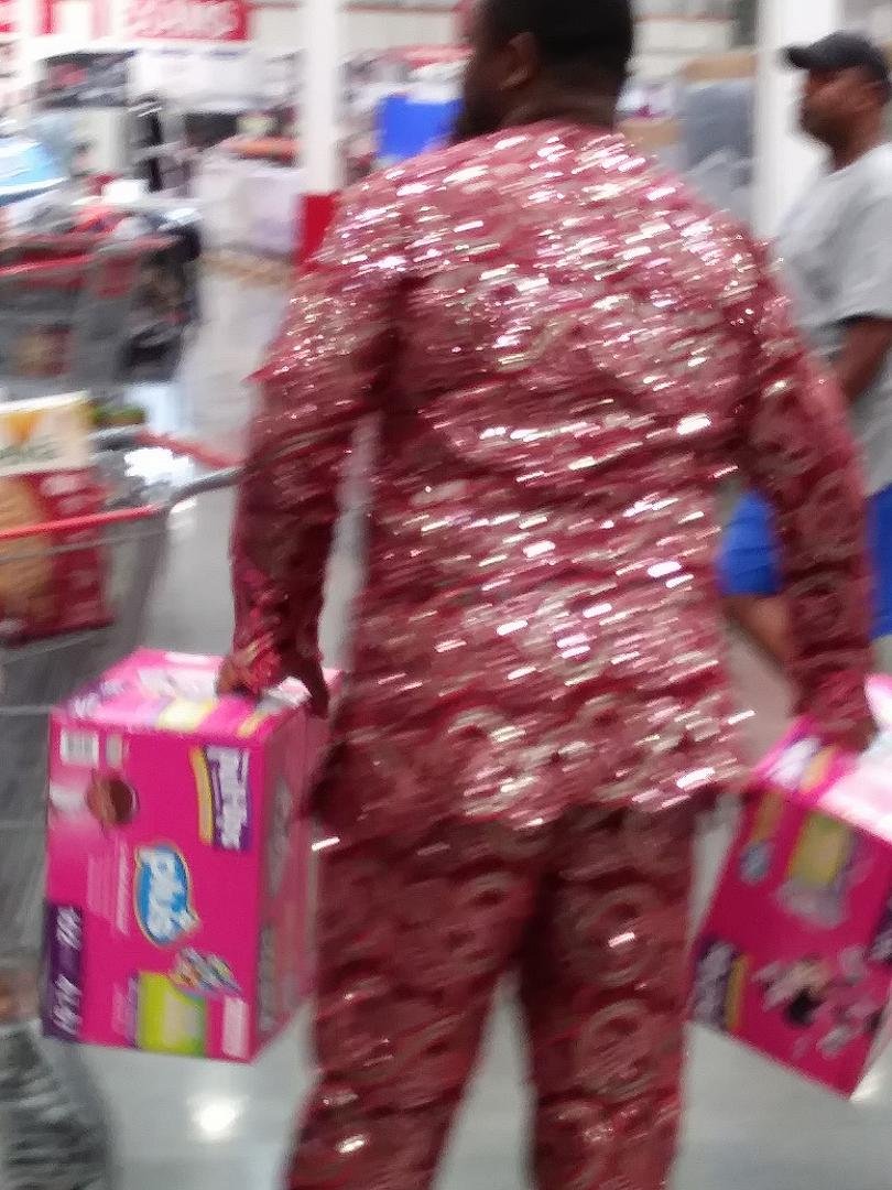 I thought I was in Wal-Mart, but I was actually in Costco! Just sparkly!😳