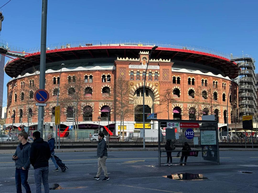 Barcelona Arena converted to shopping mall and movie theater.
