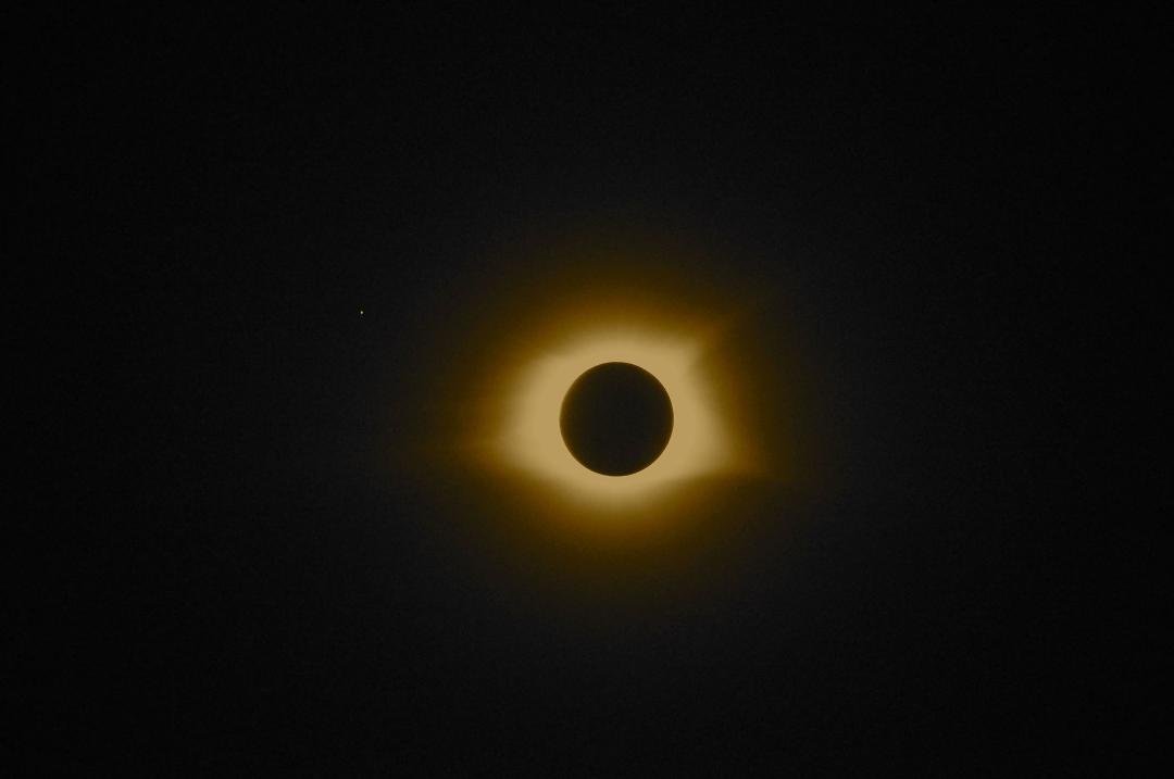 2:36 Totality with Venus visible to the West