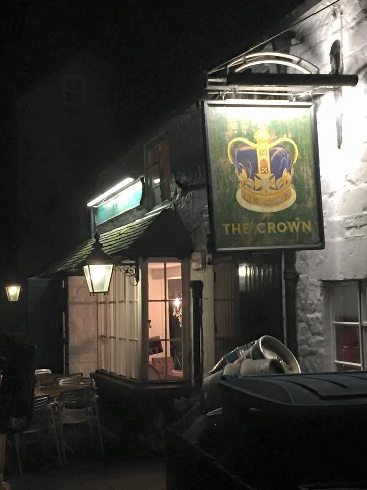 Fish and chips at an adorable pub near Shakespeare's old stomping grounds. Cheers!