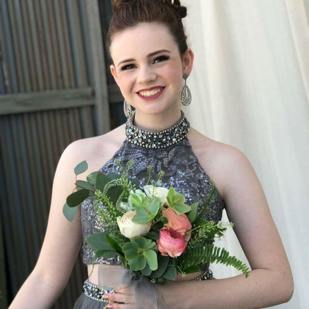 🎶 Isn't she lovely 🎶 Senior Prom tonight!Couldn't be prouder of our beautiful and talented granddaughter, Anna. 😘