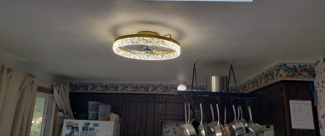 new light installed, pays to have Brandon be friends with an electrtion. so nice not having that old light dangling from the ceiling.