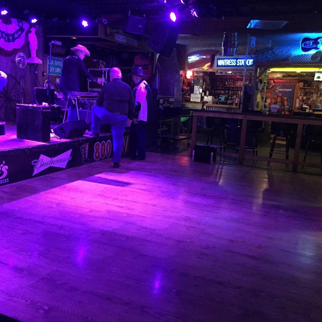 This is such a cool place where Donnie had played with these friends years ago when he lived in St. Cloud and every year now they want to have a big jam session together. This is going to be so fun!