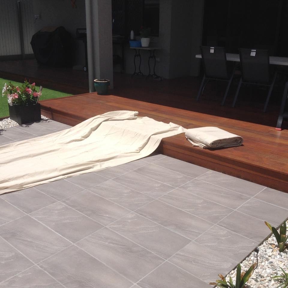 For sale. Two canvass painters drop sheets.
Large one, 5.5 metres by 3.5 metres, some small damage down one side(burn).

Small one, 3.7 metres by 3.5 metres. 

$10.00. Come in plastic box.