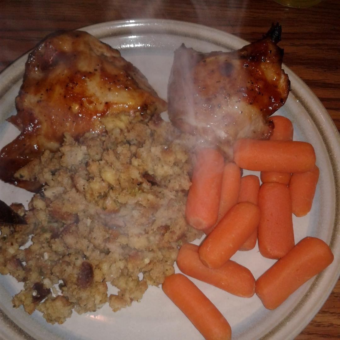 Late dinner tonight!
On the menu:
BBQ Baked Chicken Thighs
Stuffing
Cooked Baby Carrots
The steam is still rolling off the Carrots.
Yum!!