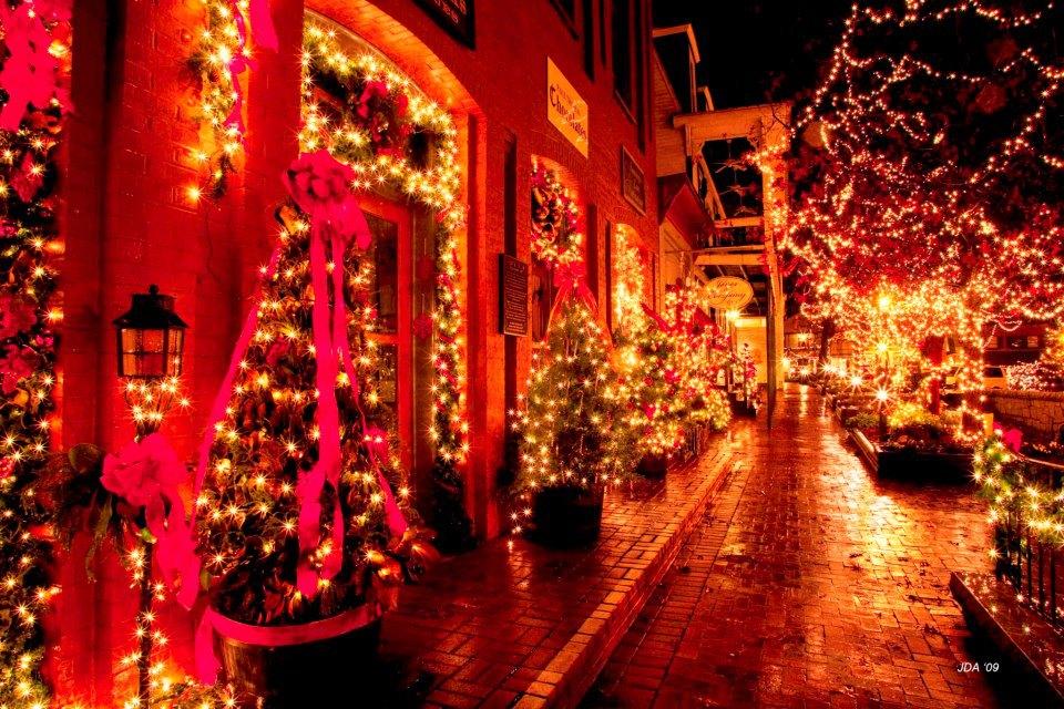 Thomas Macmillan's album, The Dahlonega, GA Square at Christmas