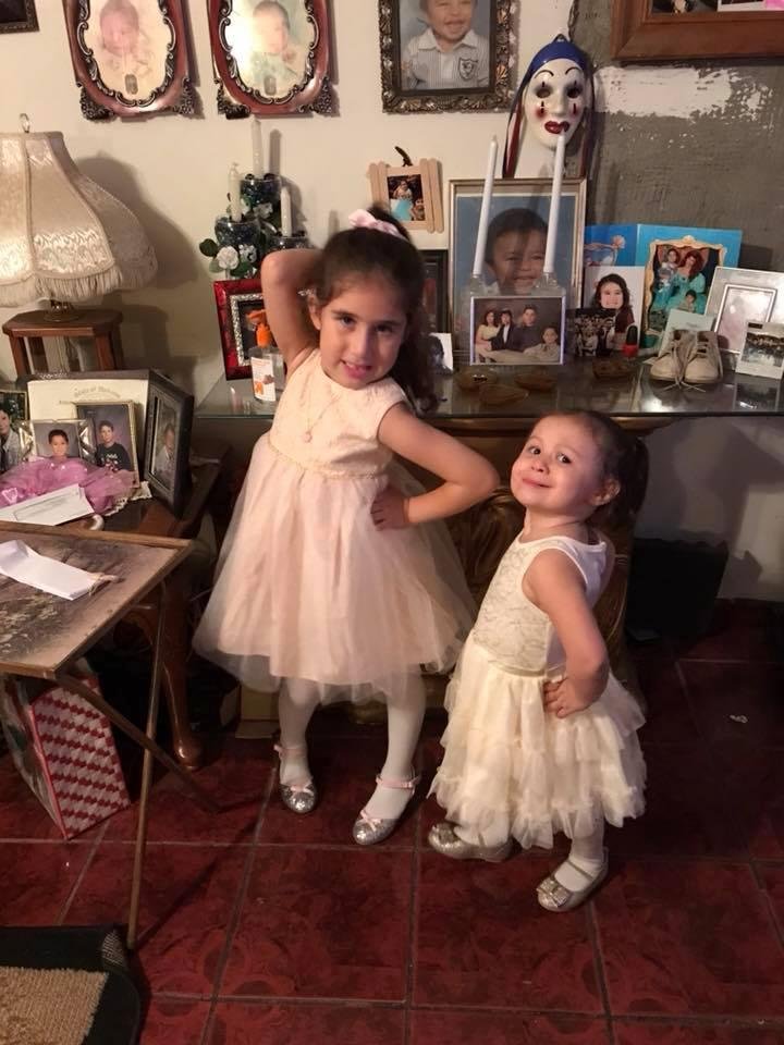 Ariel and Bella going to the meeting 😍😘🌹❤️