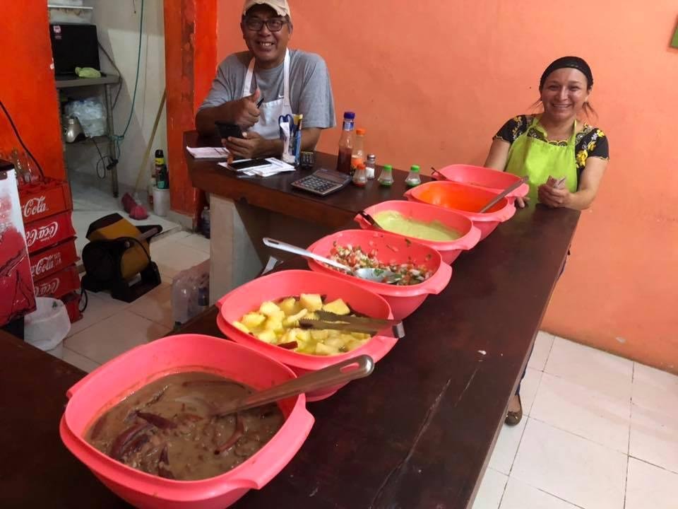 Deysi y Raul con frijoles, papas, pico de gallo, guacamole sauce and mas picante and really hot!