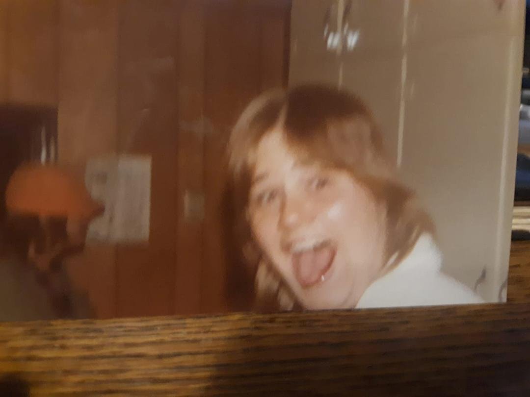 Mark was around 21 in this pic, the only one I could find.