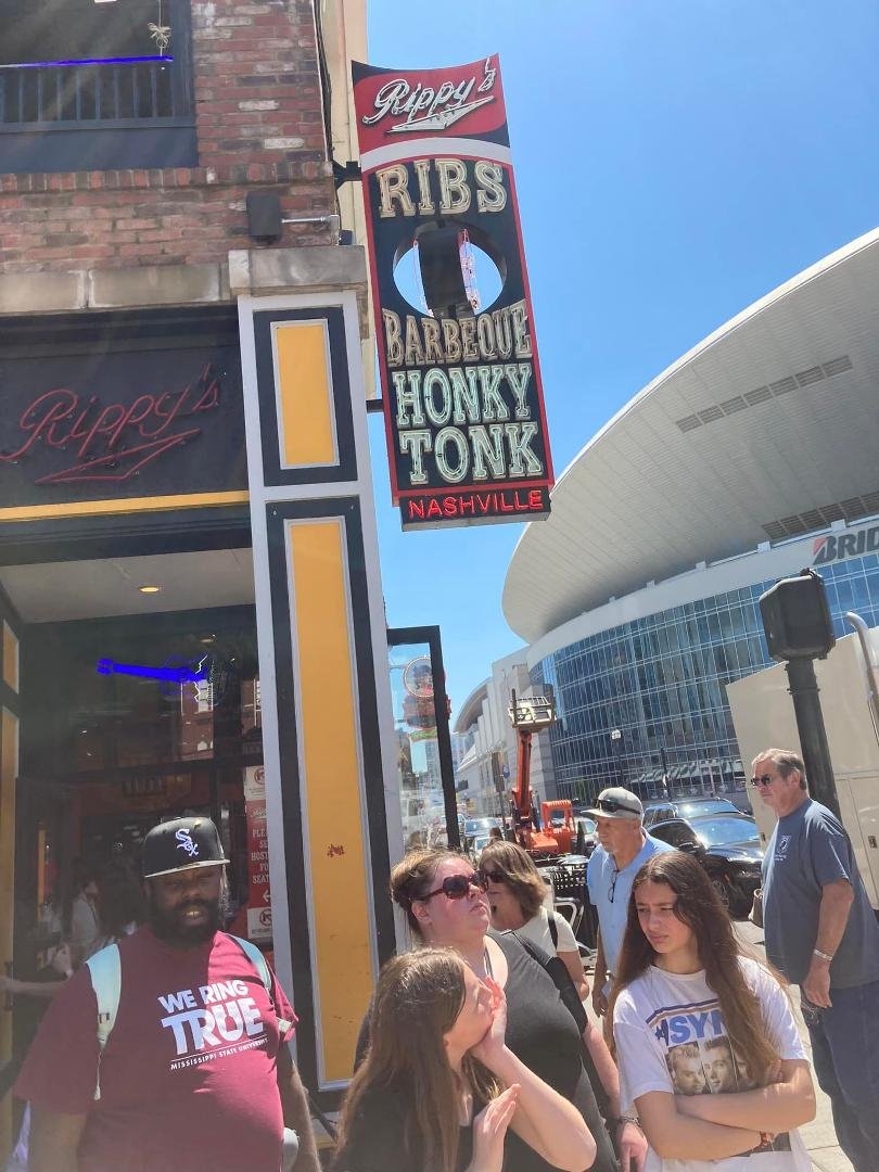 Time for lunch !! Best fried catfish!!