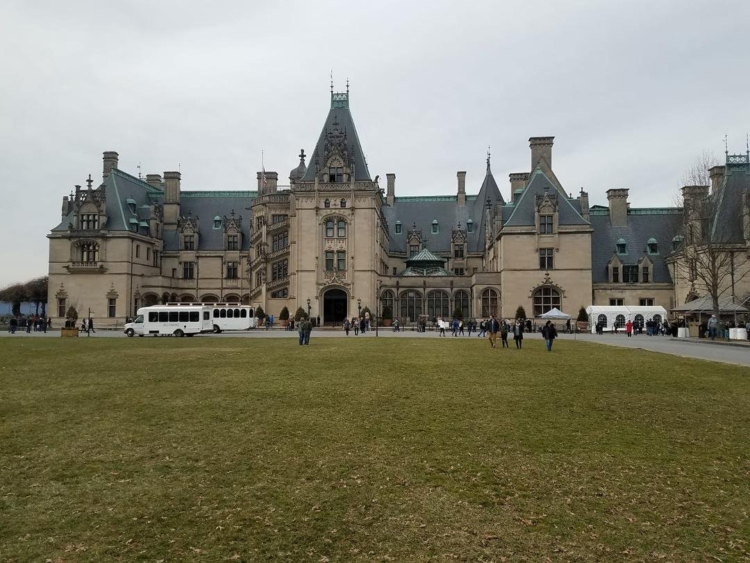 Well went and visited the Biltmore Mansion in Asheville North Carolina today it's the largest home in the United States and it sits on 8,000 Acres. Now I'm headed south I'm In Georgia Heading towards Alabama to get out of t