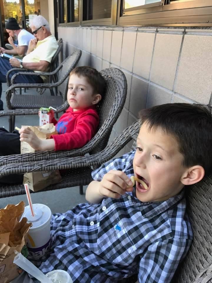 💗how the boys wait at the car wash. Serious rolling
