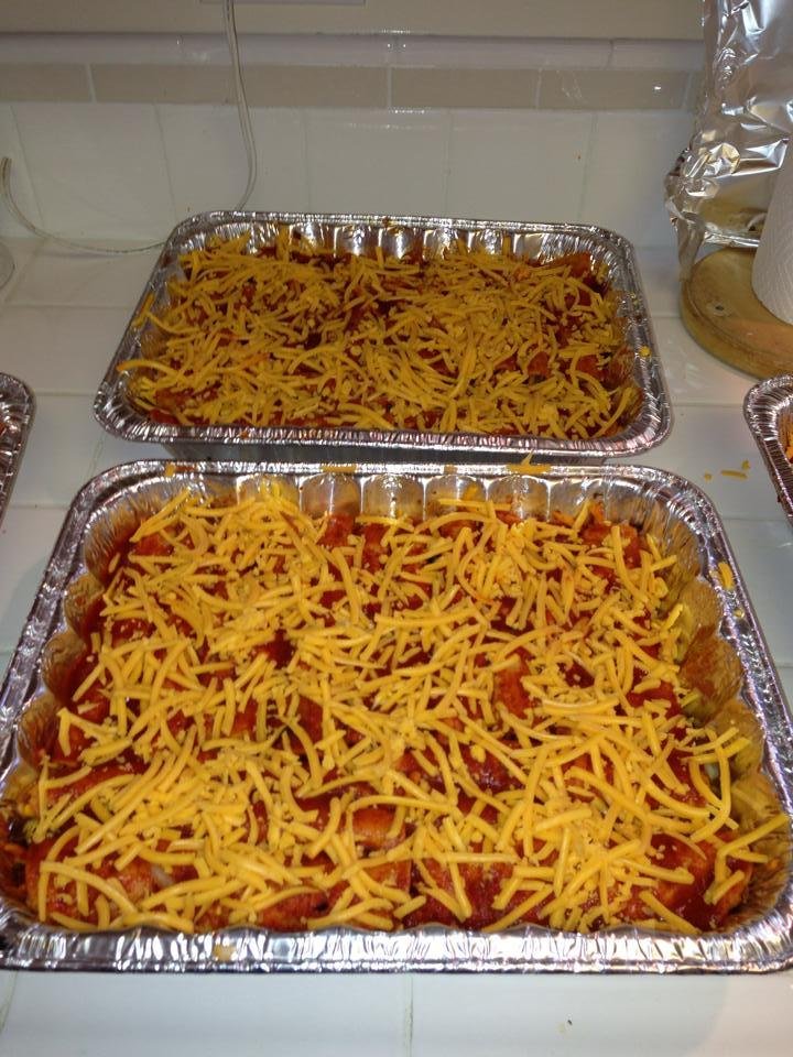 Traditional homemade enchiladas for Christmas dinner. Thank you Mrs. Vasquez for this family recipe from long ago!    Merry Christmas to all my family and friends.  May you all be blessed with a Happy New Year!!!💕