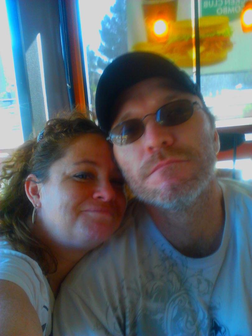 Kenny and me!!!!
And budda but he isnt in the picture
We stopped and had lunch