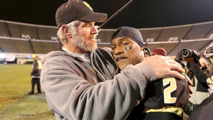 Farve has a beard.