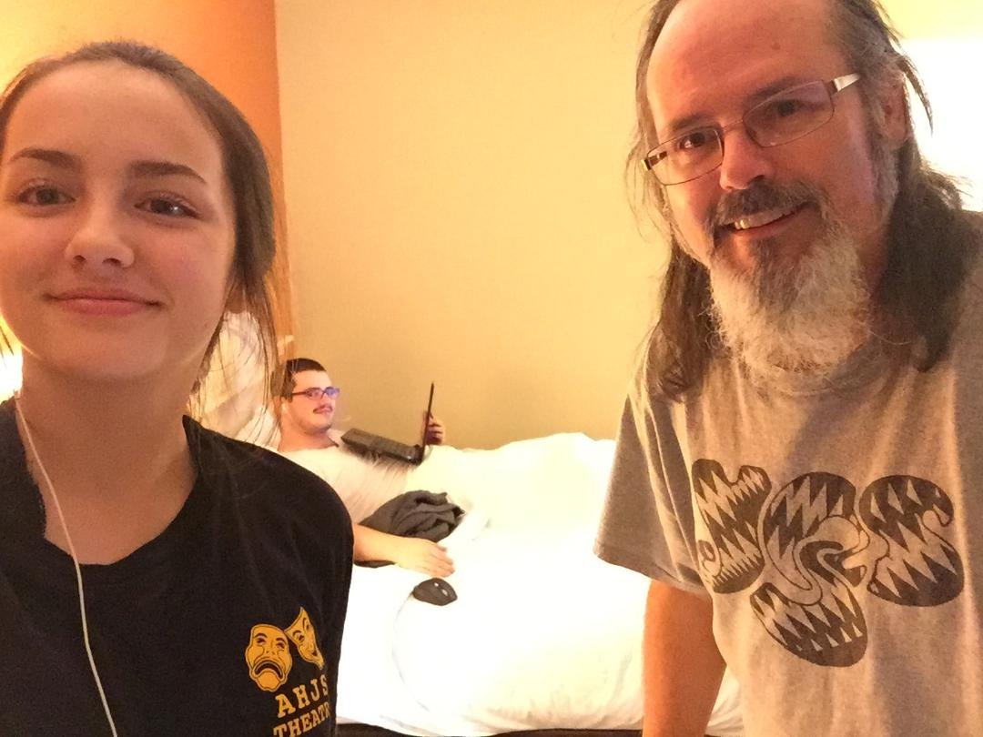 983 miles later, we made it halfway to Ottawa! The kids are game for the L O N G drive. 'Course, we've been doing it since 2005 (except for 2 summers)! Road Devils, yeeah . . .