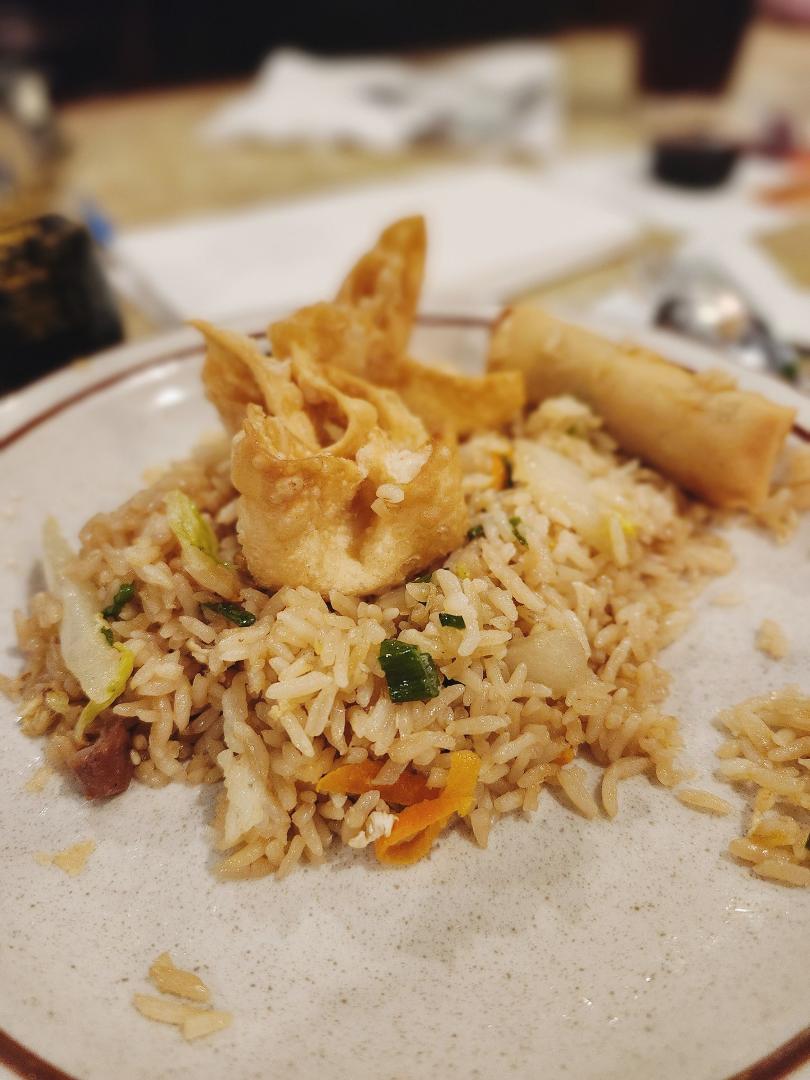 Savoring a delightful lunch at 98 Pounds Buffet! Indulging in a feast of flavors.