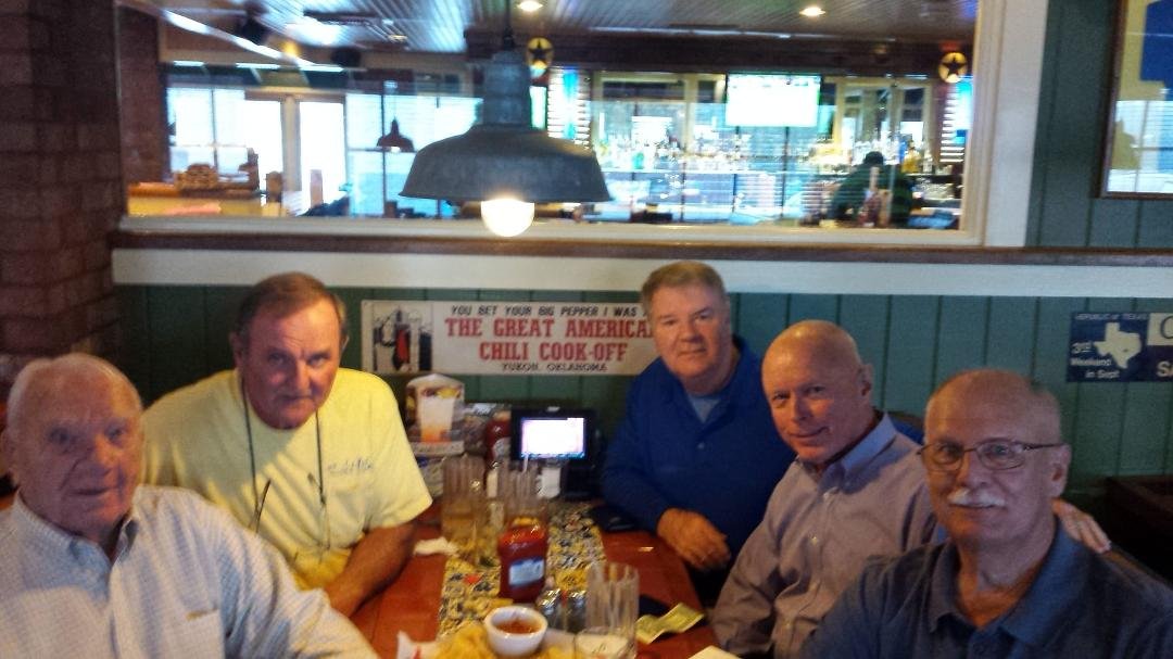 Coach Baumgartner, Lou Peverill, me, John Stensrud, and Randy Moffett at Chili's in Nov. 2015. ⚾️🏈
