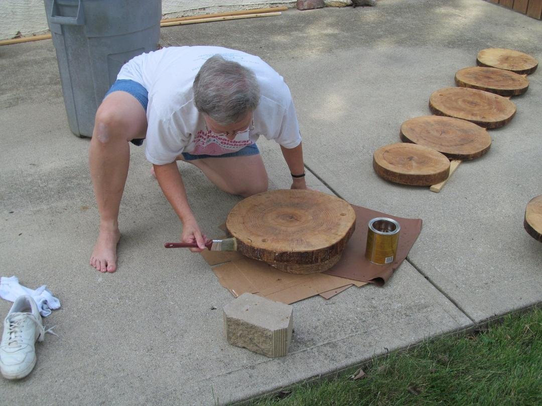 Linda putting the polyurethane finish on the stained discs.