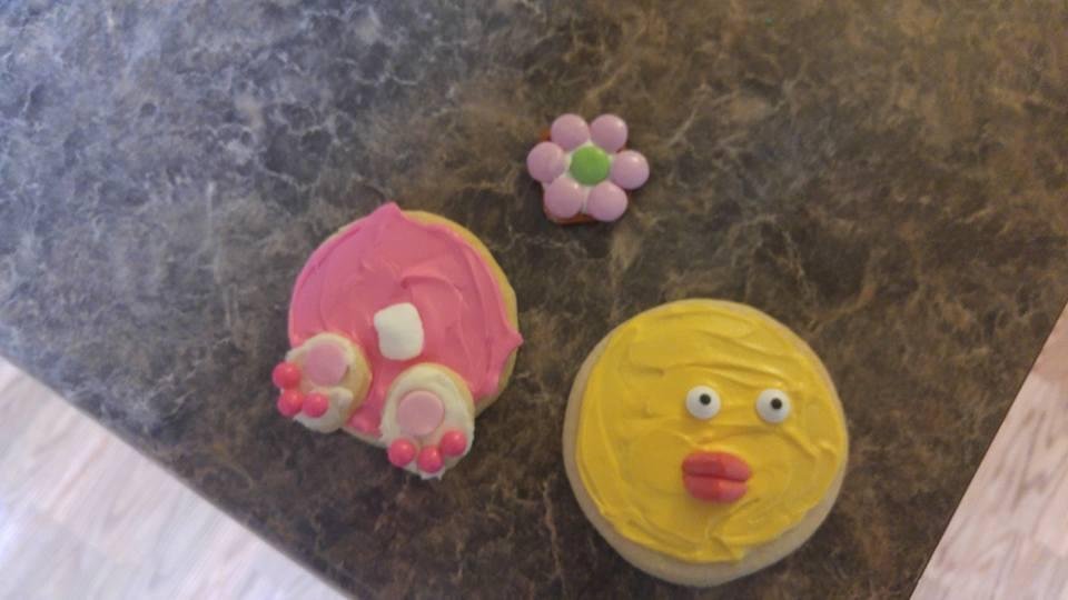 Easter cookies.... Elizabeth Smith Megan Burt Sarah Nico Bensing Missy Vay
Tia Smith.....bunny butts , chick faces.pretzel flowers