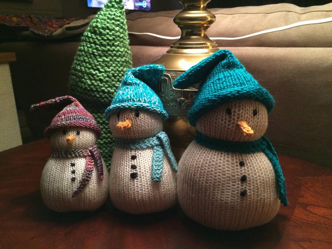 Finally got my Christmas project finished. Aren't they cute? If you could have seen all the pieces and parts this morning you wouldn't have had any idea they'd end up like this.