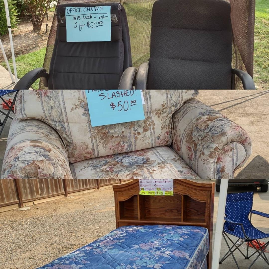 For Sale/ Venta:
Twin mattress and box spring, headboard, frame. Colchón, base con cabecera y armazón.