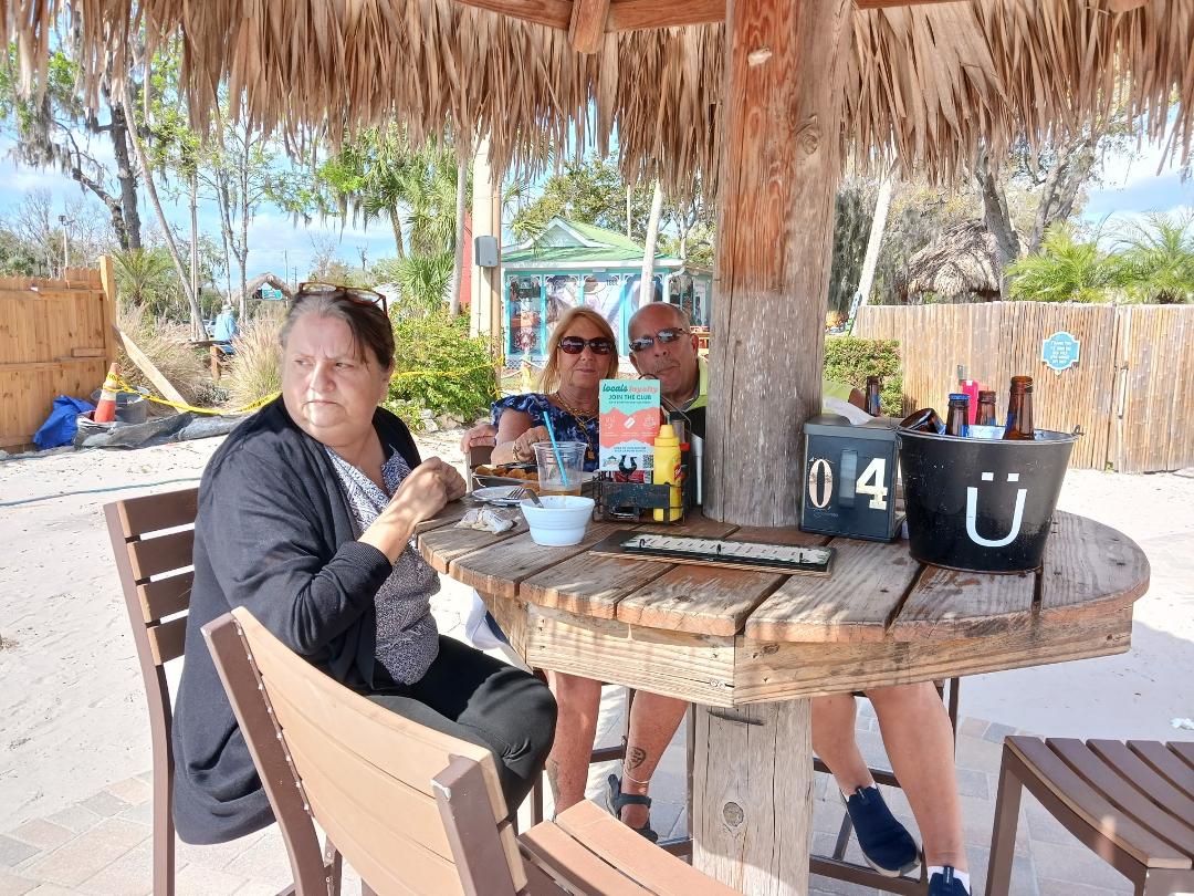 We went to Crumps Landing today in Homasassa, nice place. Bob said it was our new "good to" place, after lunch and 2 buckets of beers. Sandy Collins-Engebretsen discovered dirty banana's.