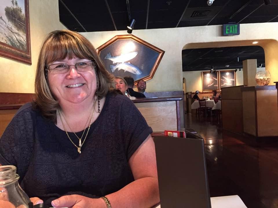 She bribes me to take her to the quilt store by buying me lunch at Bonefish. I'm so easy....