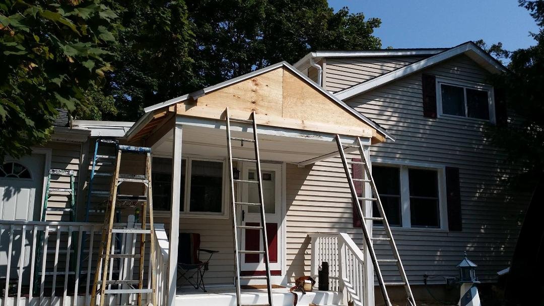The roof is almost complete now. This picture was yesterday (Wednesday).