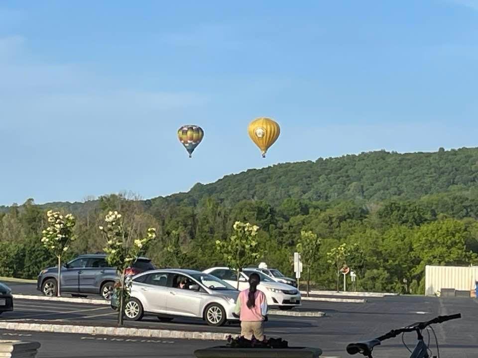 Sitting in Heritage Park, with Joe and some slices of pizza and I look over and what do I see but hot air balloons taking off. Beautiful time for a beautiful day!