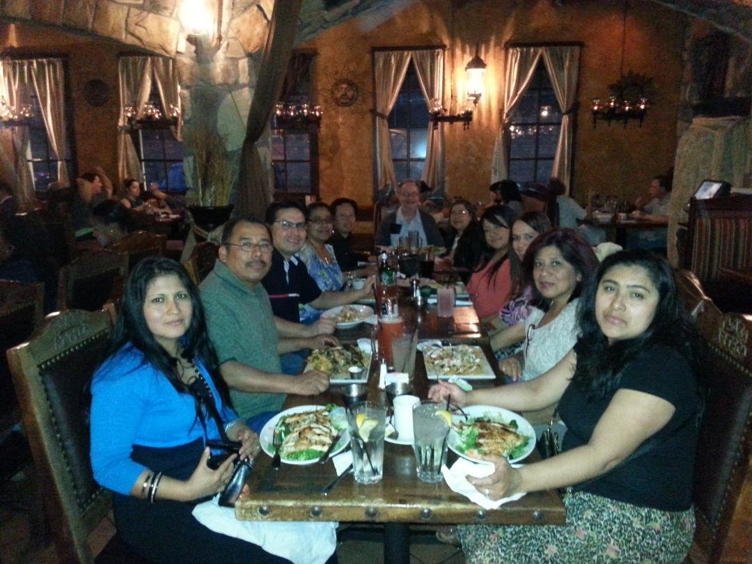 El coro latino divertiendose en el restaurante Plaza Azteca en Manchestrer, CT.
The Latino choir from St. Rose of Lima Church, East Hartford Connecticut, having fun at Plaza Azteca restaurant in Manchester, CT.