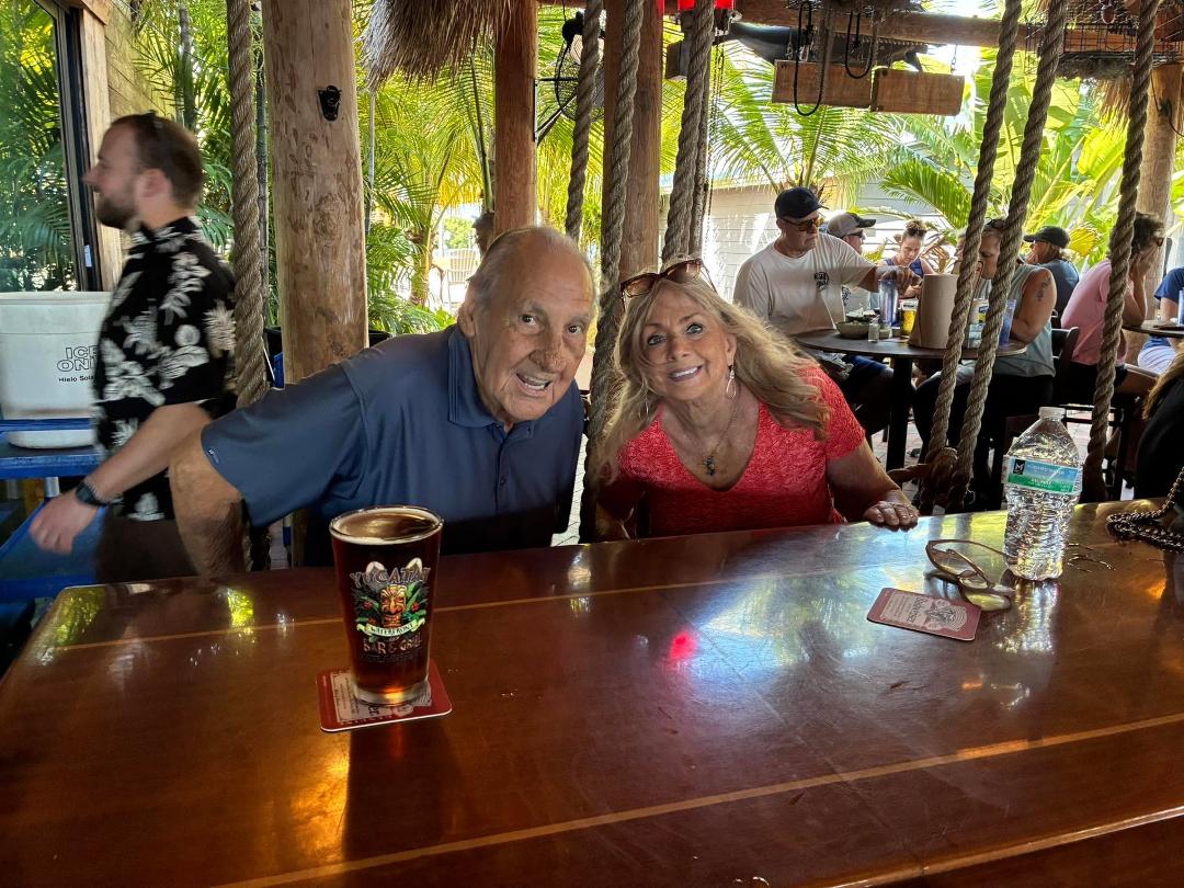 Having lunch at the Yucatán in MATLACHA  where the bar stools are swings