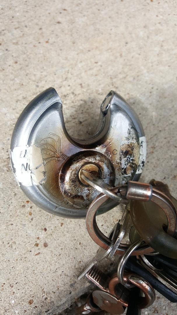 Not mentioning any names but somebody superglue my lock couple days ago I got to my storage it was all messed up anyway I know how to fix that without messing a lock up I can't wait to catch up with you cuz I Know Who You A