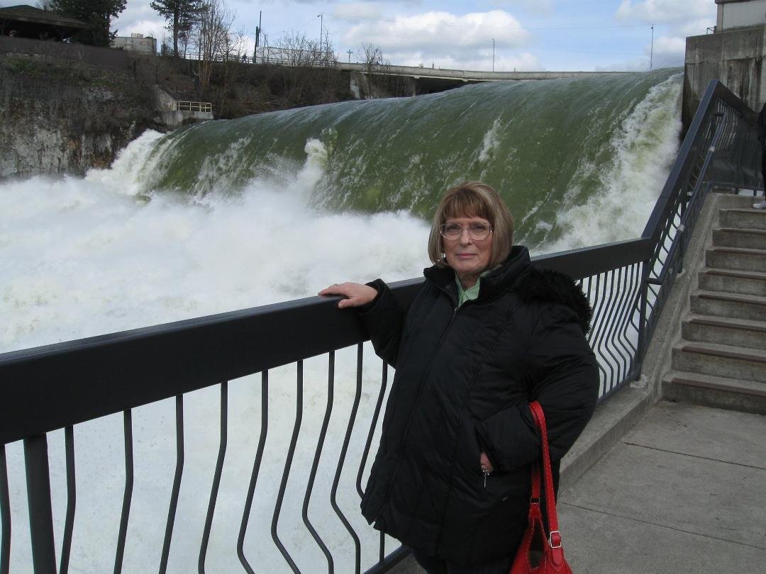 Amazing falls downtown Spokane. So powerful and beautiful!!