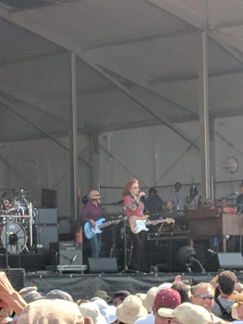 Bonnie Raitt sounds like she's still 30 something.