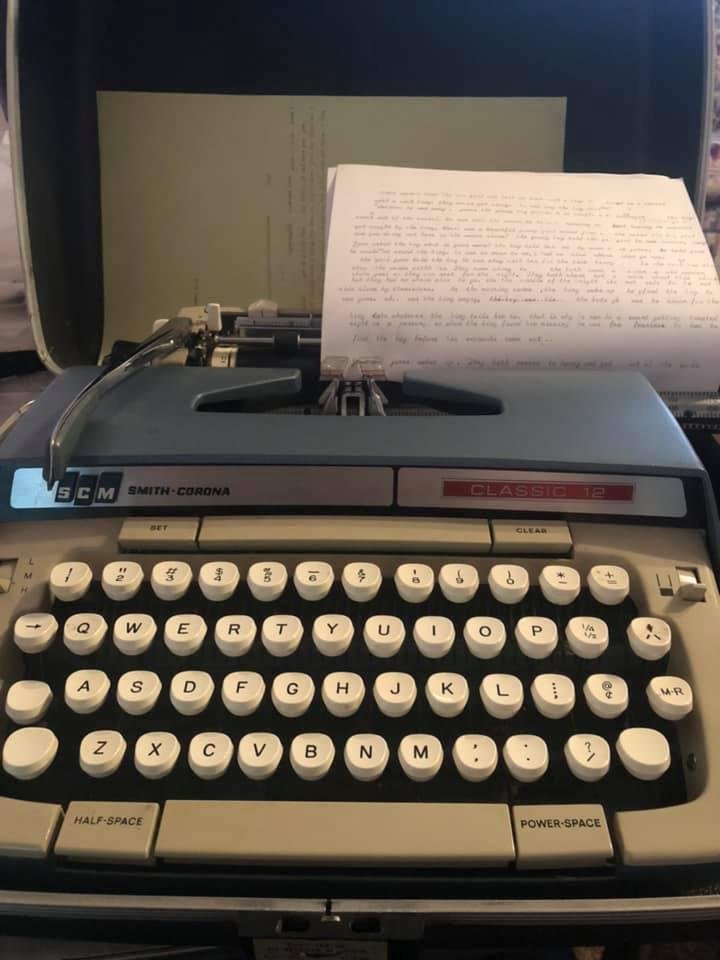 I got a free typewriter!! This is soo freaking cool..