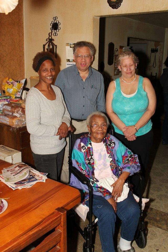 Matthew and Cindi visit their sister Cecile and their niece Wanda 2013-03-24