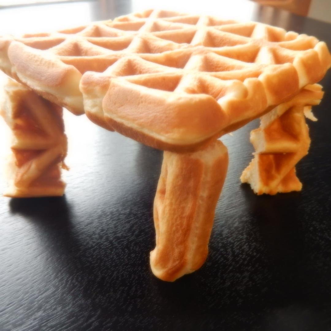 Got our new table today from Steinwaffels.