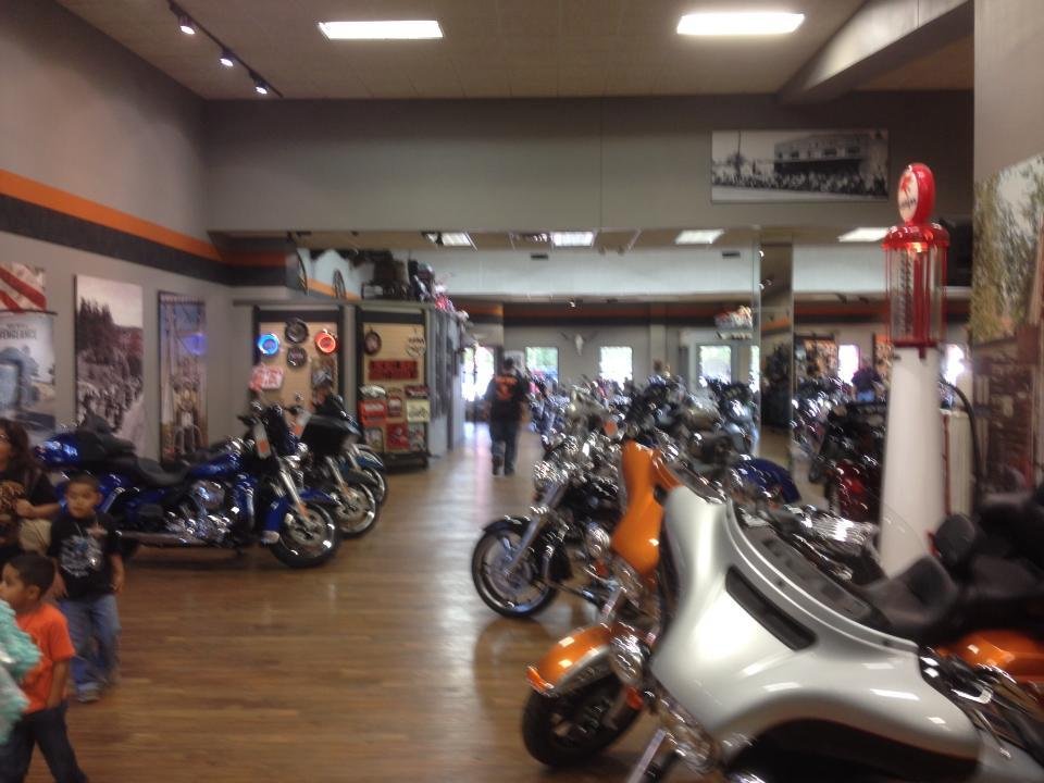 Rode up to Lubbock and drooling at the HD deslership...