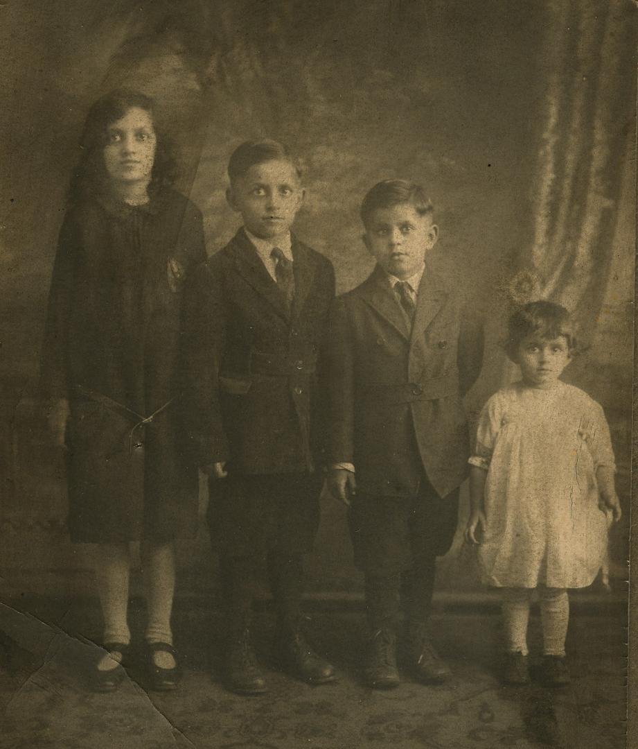 Aunt El, Uncle Kilo, Dad(Bert Pirri) and Aunt Vi probably around 1927 or 28