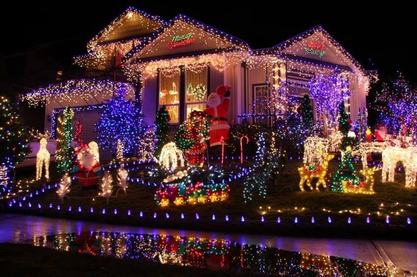 Linda and I decided to put up a few Christmas decorations outside this year
Only took us about 11 hours. What do you think? LOL.....