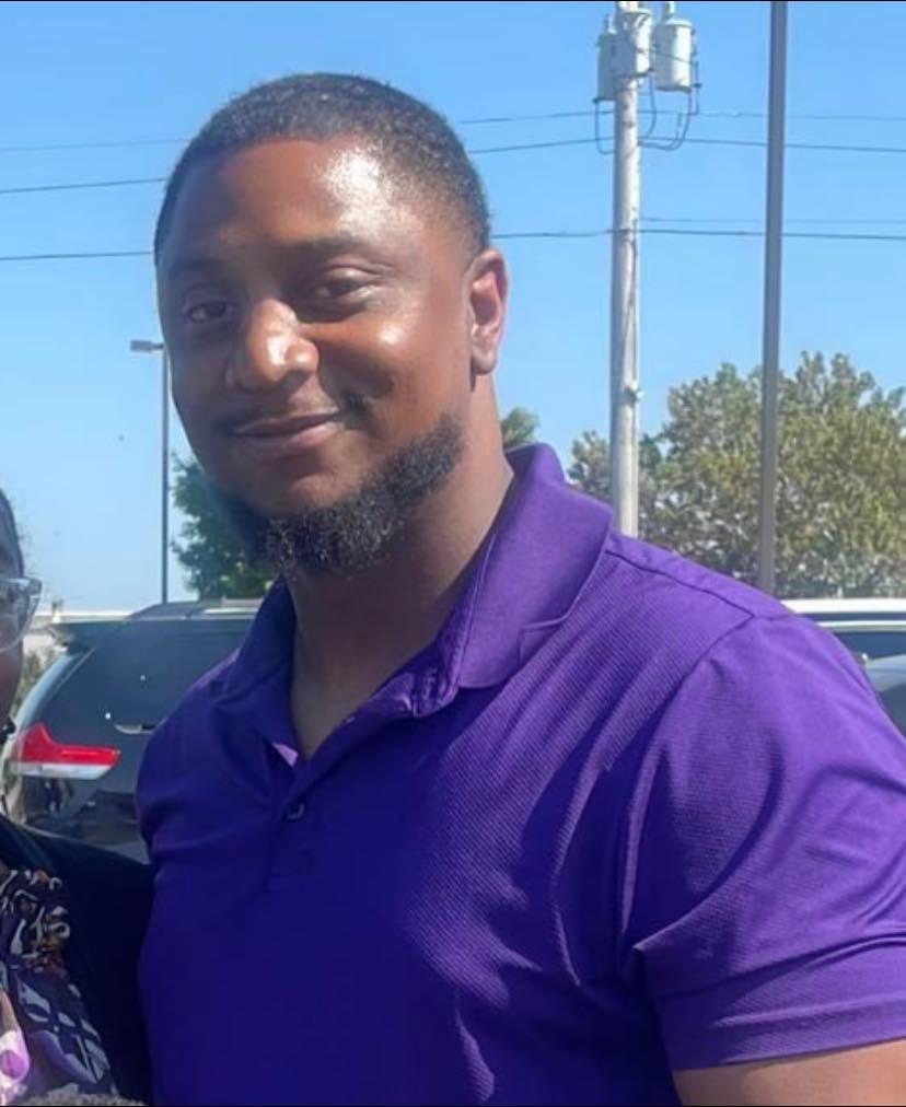 40 years ago today at 5:35 pm, in Bowling Green Kentucky I was blessed with a precious gift, my 2nd born son. Happy Birthday!! 🎈